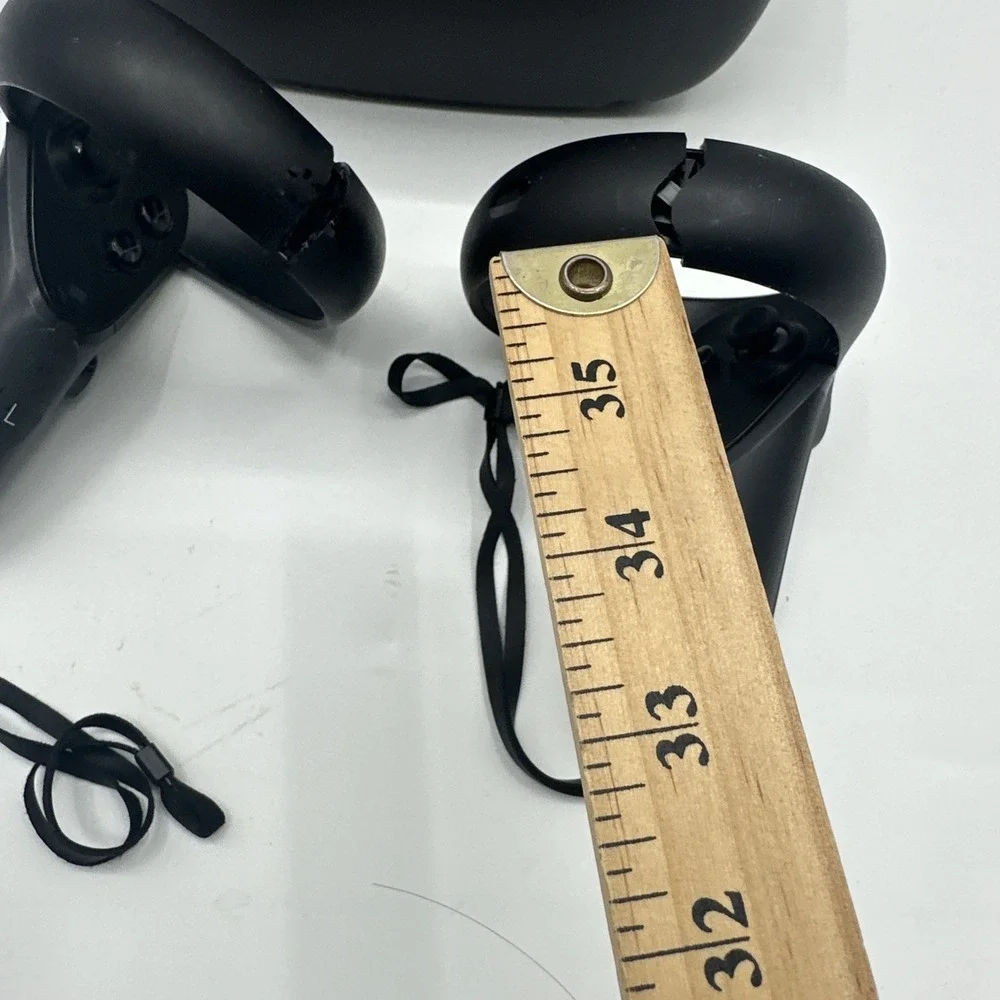 Meta Oculus Quest 1 VR Virtual Reality Headset And MH-B Controllers For Parts